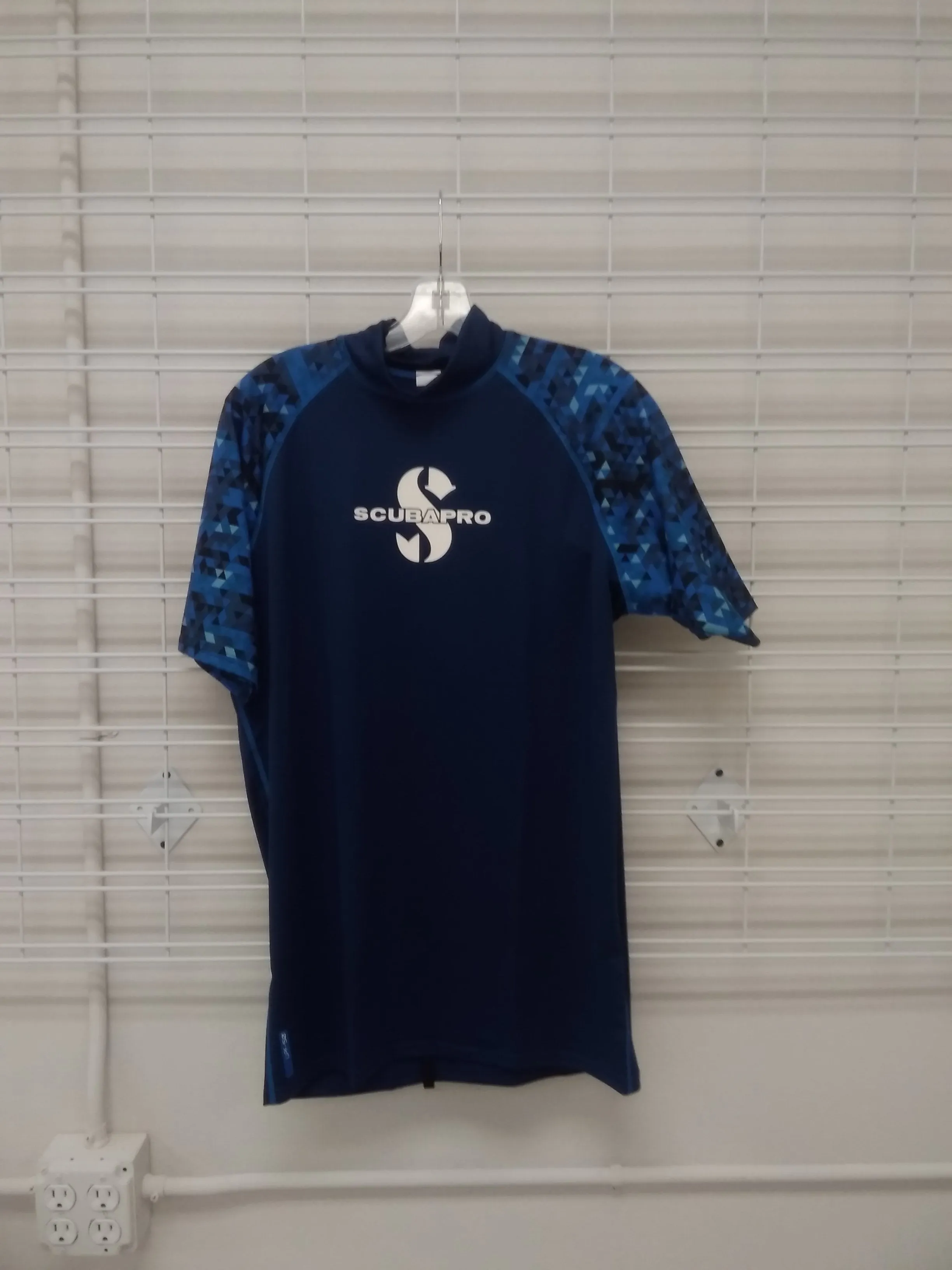 Used ScubaPro Rash Guard Mens, Short Sleeve (UPF50)