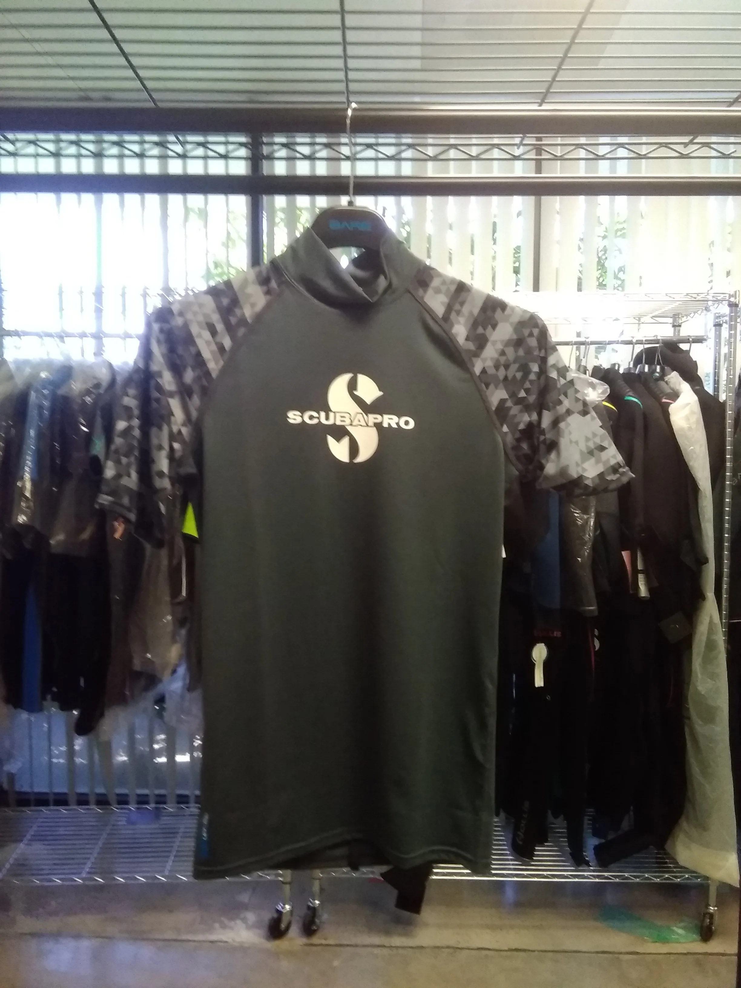 Used ScubaPro Rash Guard Mens, Short Sleeve (UPF50)